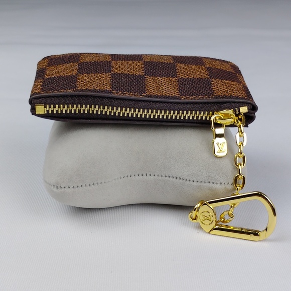 Monogramed Credit Card And Key Chain Case. - Picture 4 of 15